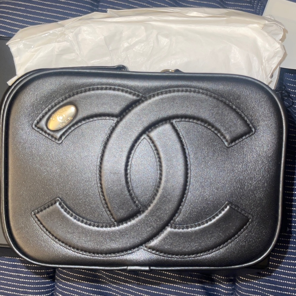 Authentic Chanel”19 CC MANIA Black Lambskin Camera Case Bag New Full Inclusion